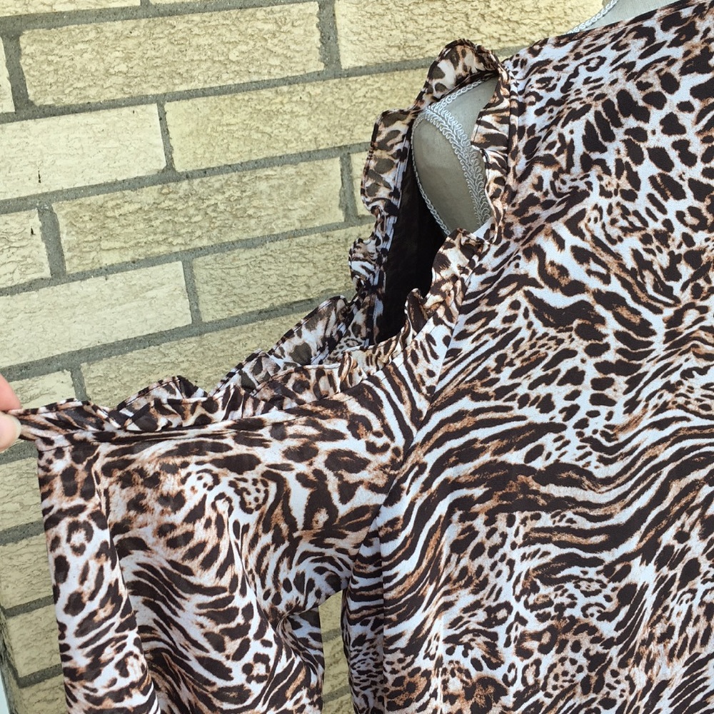 🎉HP🎉 Bare shoulder blouse - Picture 2 of 10